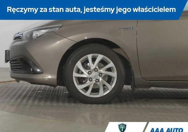 Toyota Auris cena 72000 przebieg: 71143, rok produkcji 2017 z Łobżenica małe 254